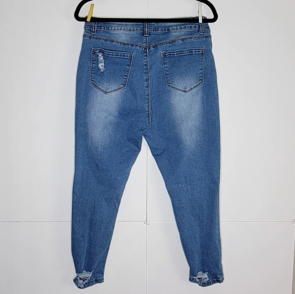 Bamboo Distressed Skinny Jeans Size 11/12 Medium Wash